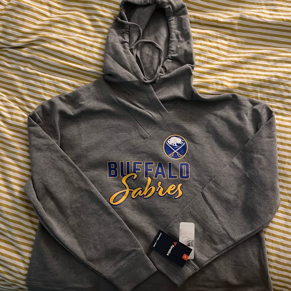 Women’s Fanatics NWT Buffalo Sabres hoodie. Size 2xl.